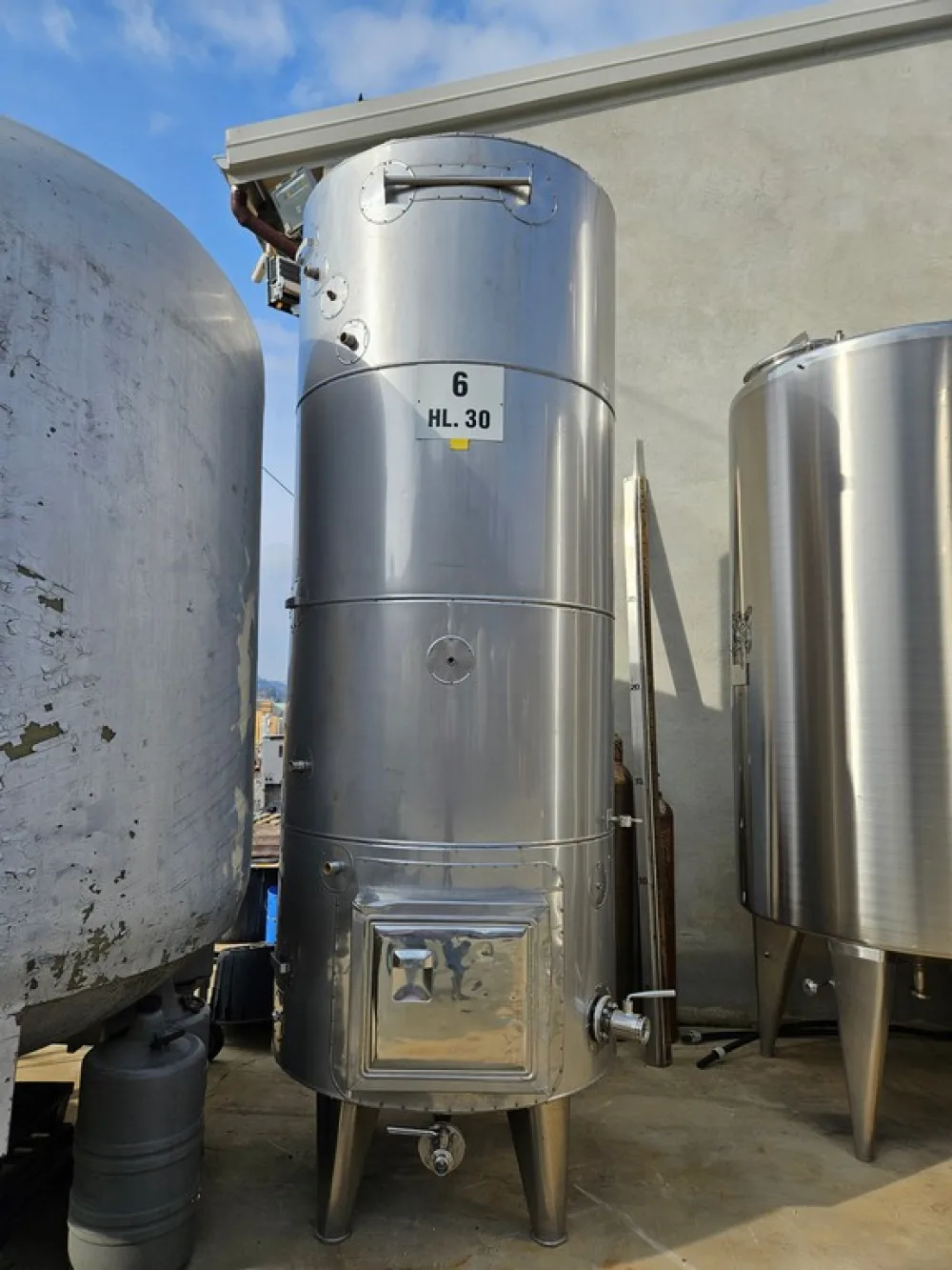 STAINLESS STEEL TANK CAPACITY LITERS 3000 (HL 30) ABOUT STORAGE MODEL WITH TOTAL INSULATION, SECOND-HAND EQUIPMENT