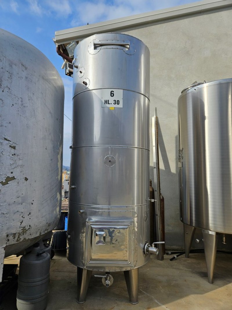 STAINLESS STEEL TANK CAPACITY LITERS 3000 (HL 30) ABOUT STORAGE MODEL WITH TOTAL INSULATION, SECOND-HAND EQUIPMENT