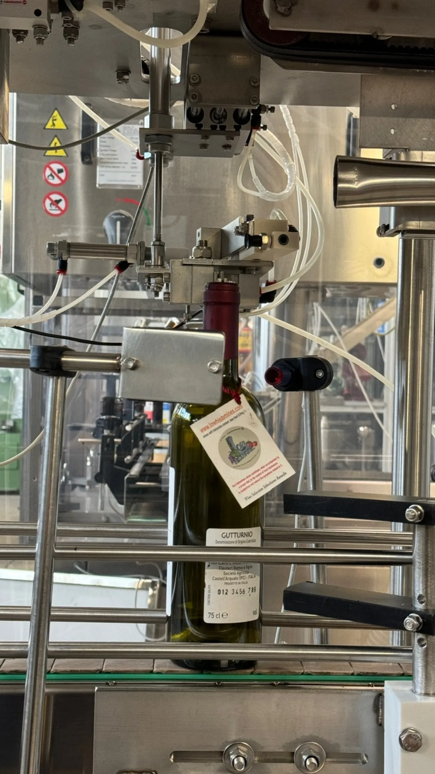 AUTOMATIC MACHINE FOR APPLYING PENDANTS/TAGS ON BOTTLES OF VARIOUS KINDS, PRIMEC BRAND, YEAR 2017, SECOND-HAND MACHINE - 5