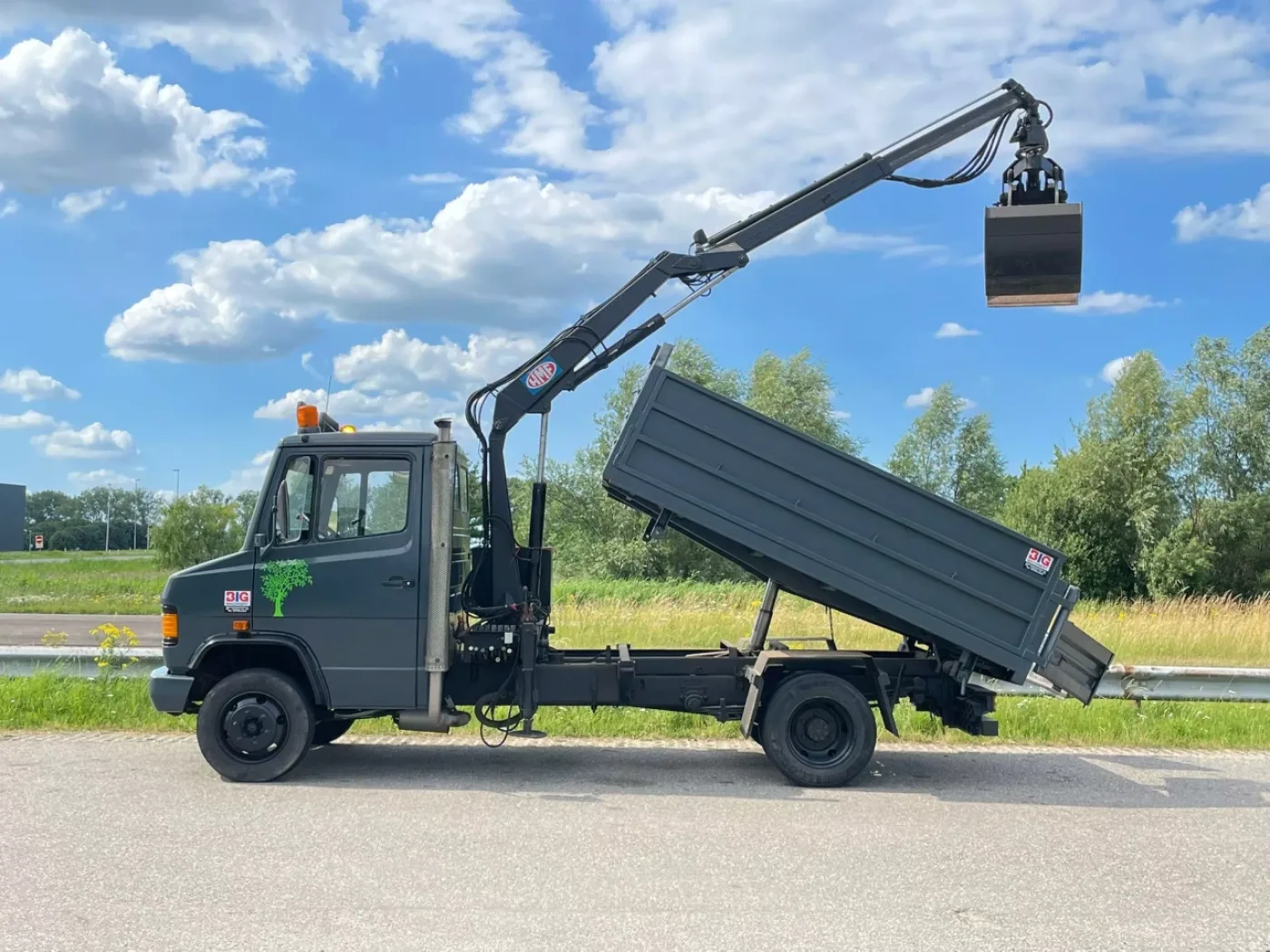Mercedes Benz 4×2 809D HMF Crane - 3