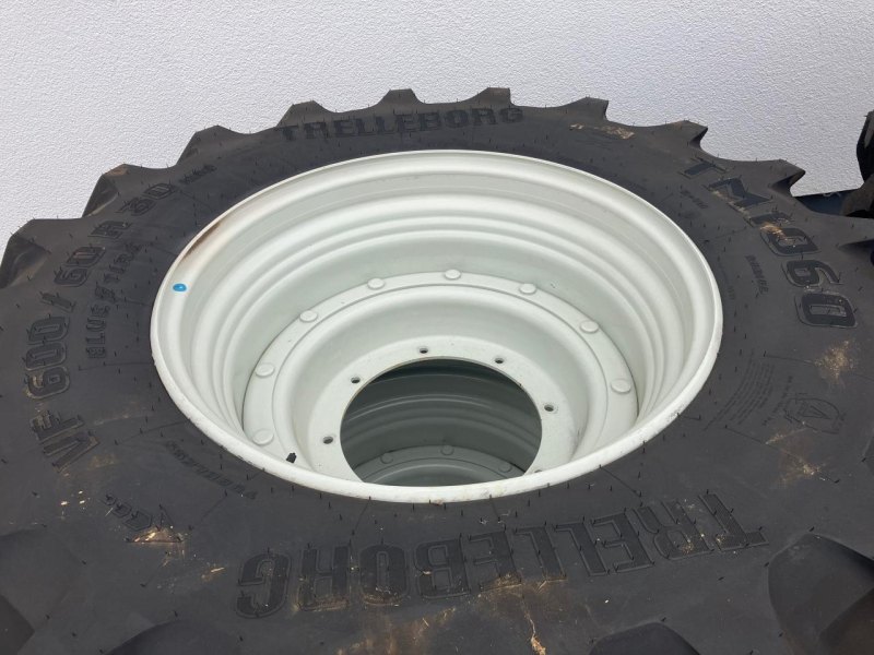 Zubehör Trelleborg Kompletträder 600/60R30 u. 710/60R42 TM 1060