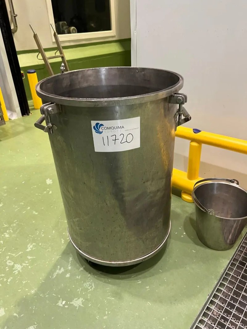 STAINLESS STEEL TANK WITH WHEELS