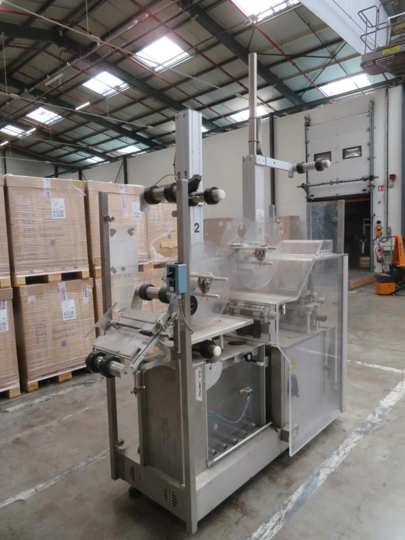 Fuji Seal Europe BV Fuji Seal Heat Shrink Tunnel Sleeve Film Feeder Unit - Flasche Sleever Line - 5