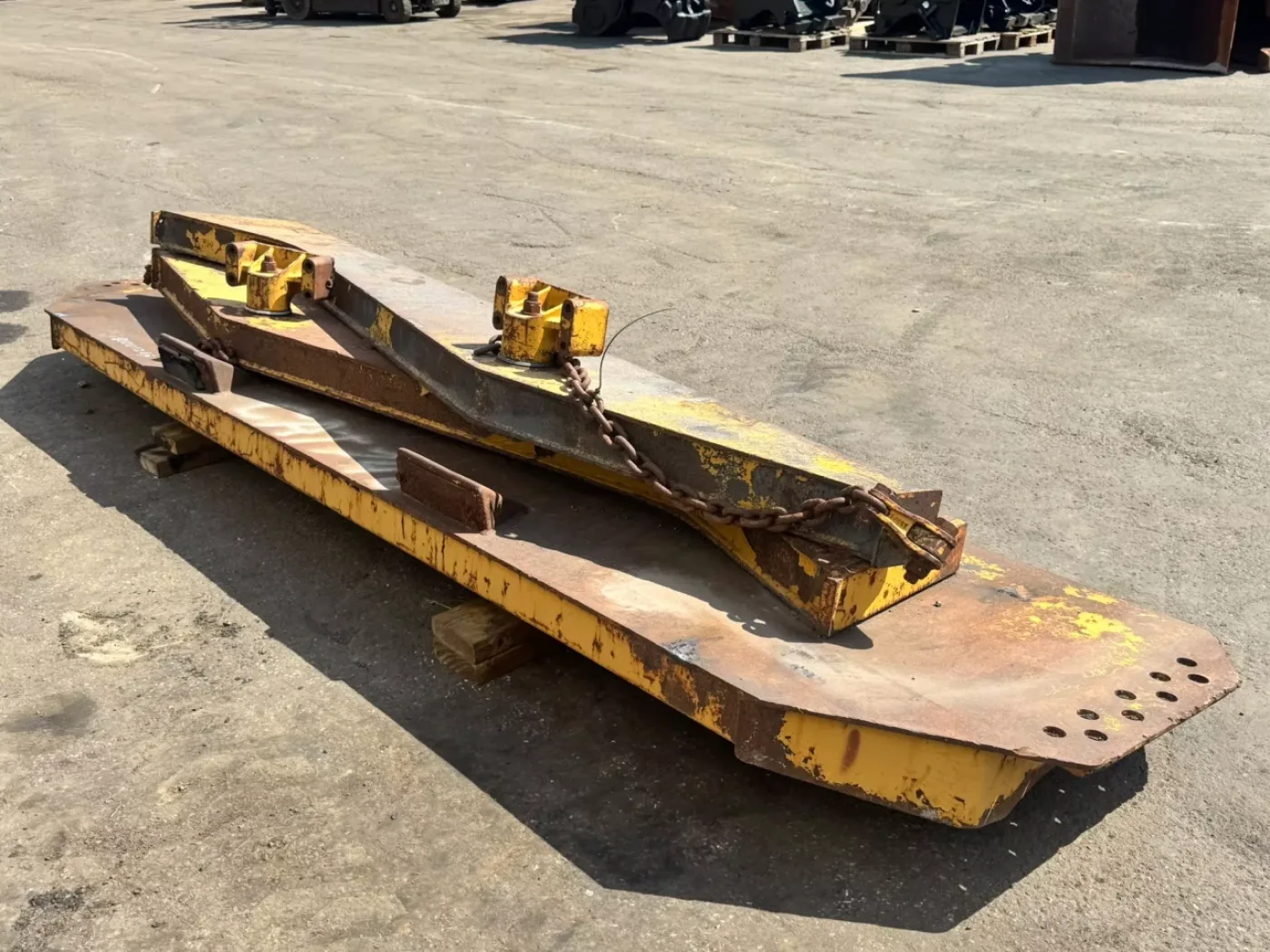 Caterpillar Tailgate 740 - 4