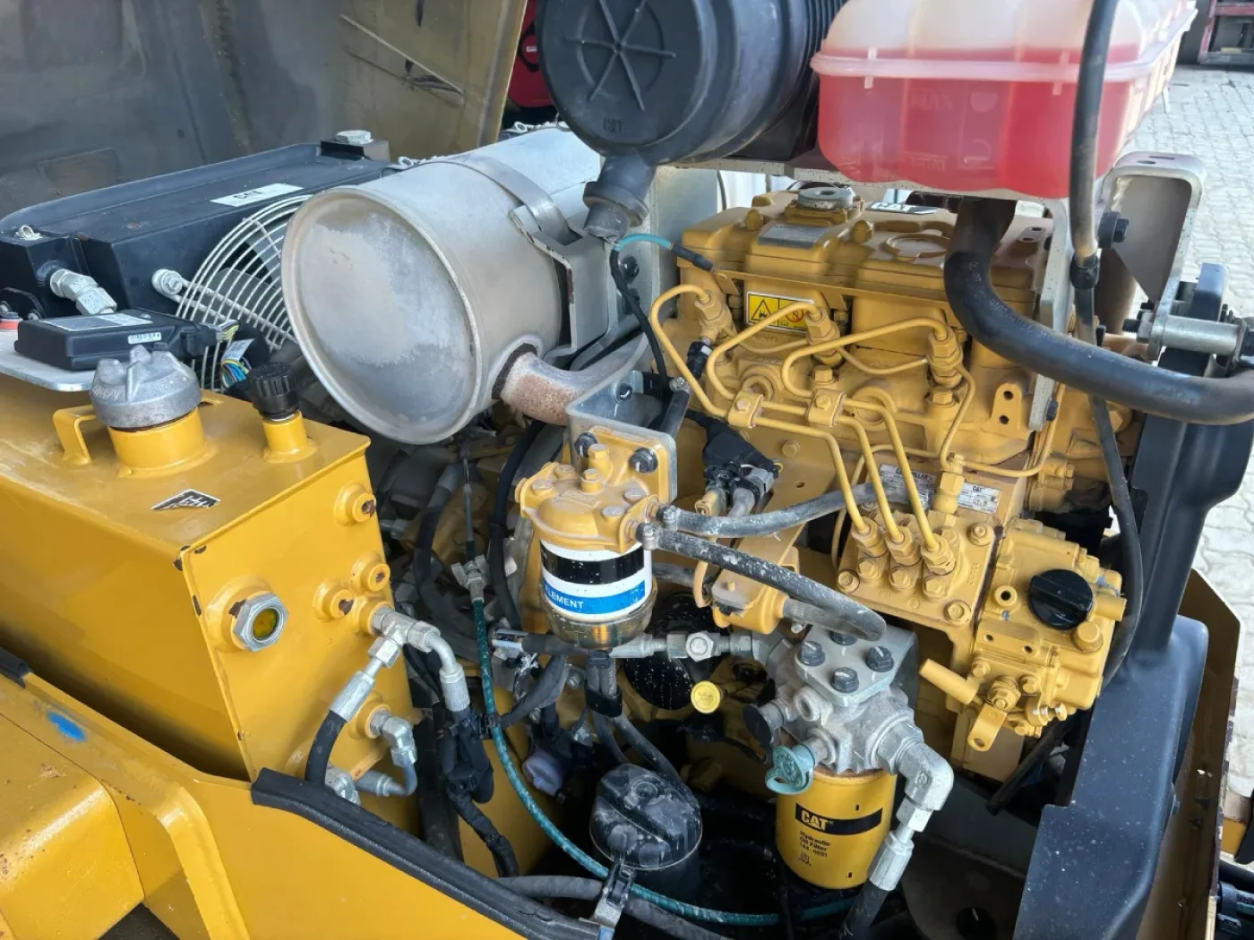 CAT - CB 24 B - 2