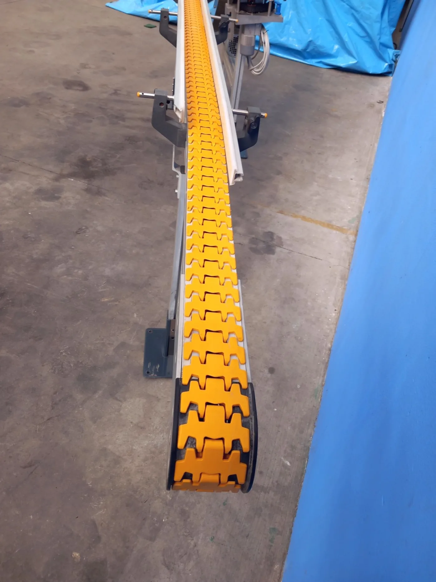 NASTRO TRASPORTATORE MOTORIZZATO CON CURVA A 180° – BETT SISTEMI - 8