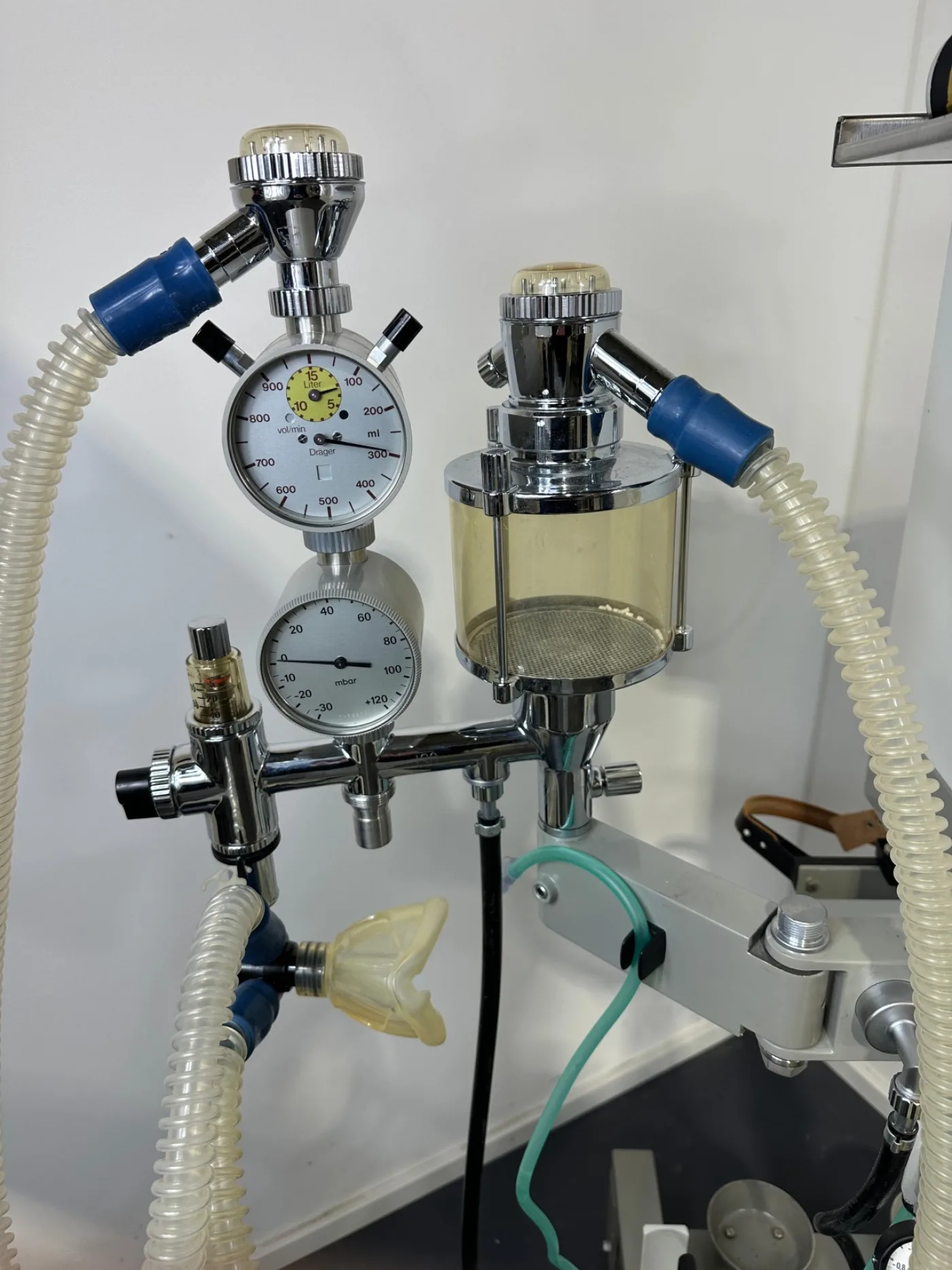 Dräger Sulla 808 grau Narkosegerät auf Fahrwagen - 3