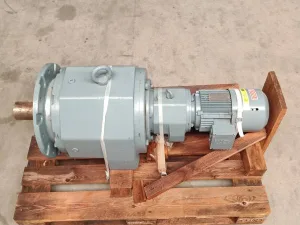 Motor and reductor