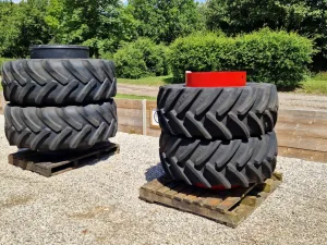 Set of 650/75R38 &amp; 540/65R28 dual wheels