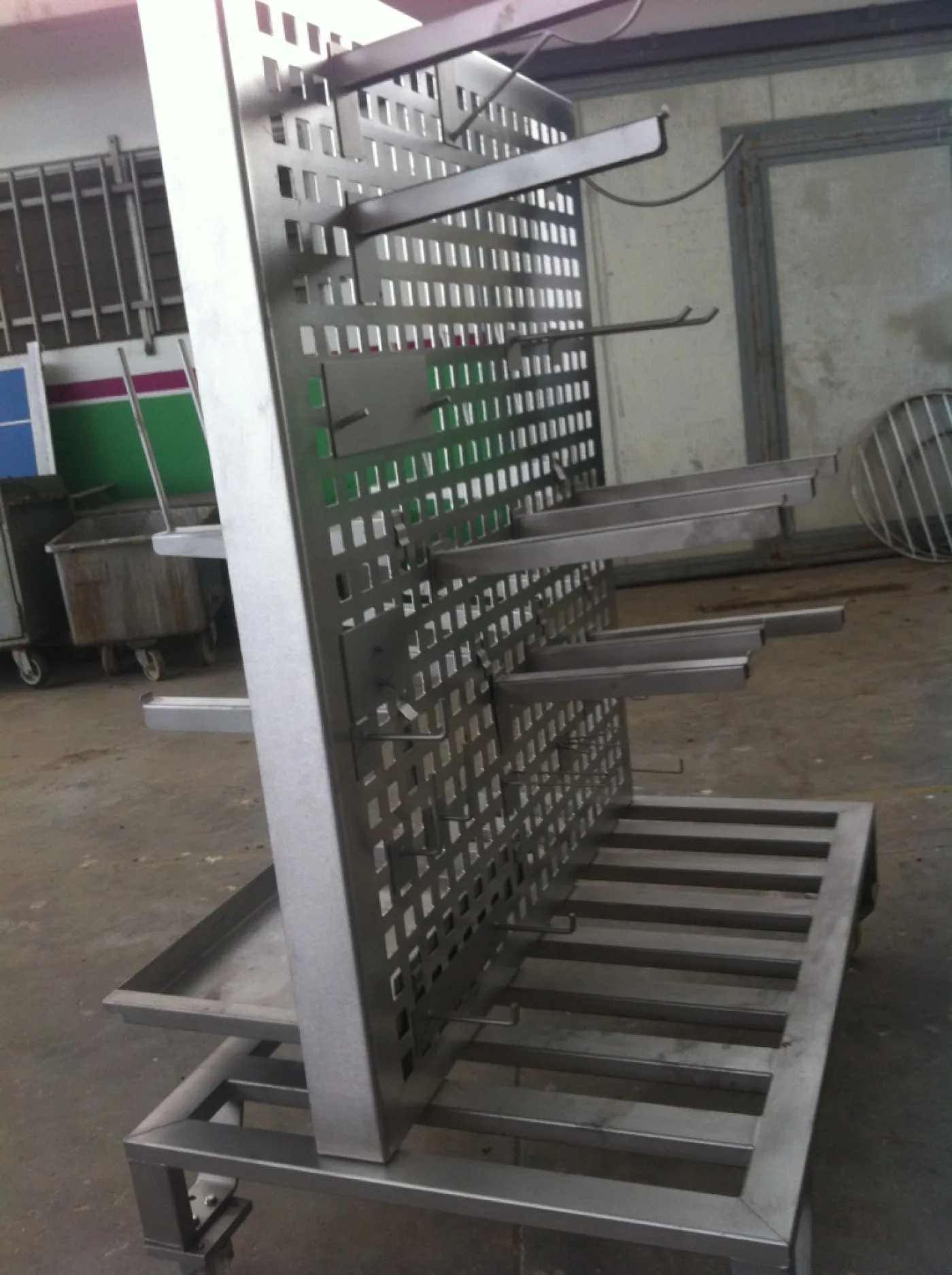 CARRELLO PORTAUTENSILI IN ACCIAIO INOX - 7
