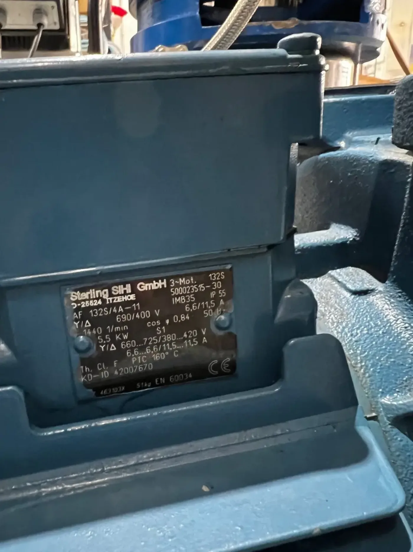 USED STAINLESS STEEL VACUUM PUMP 5.5 kW - 8