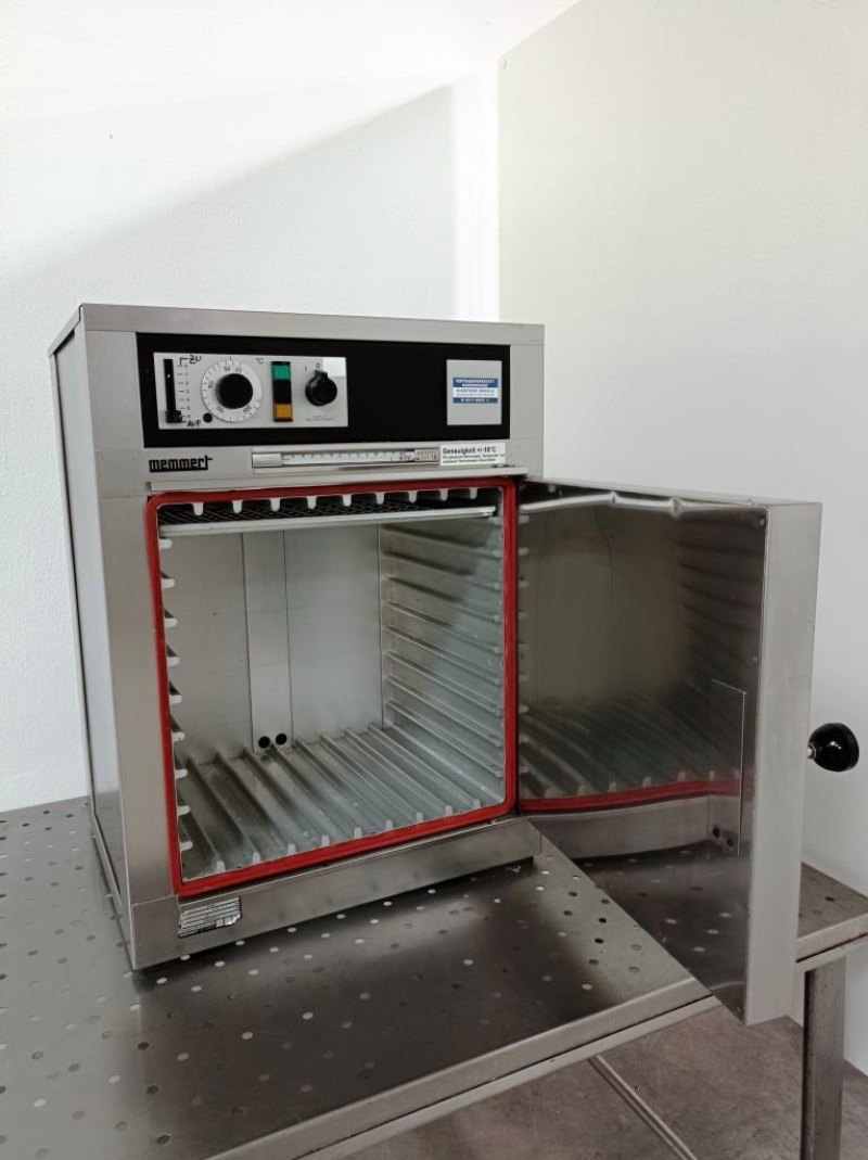 FORNO DI ESSICCAZIONE – MEMMERT – MOD. U 30