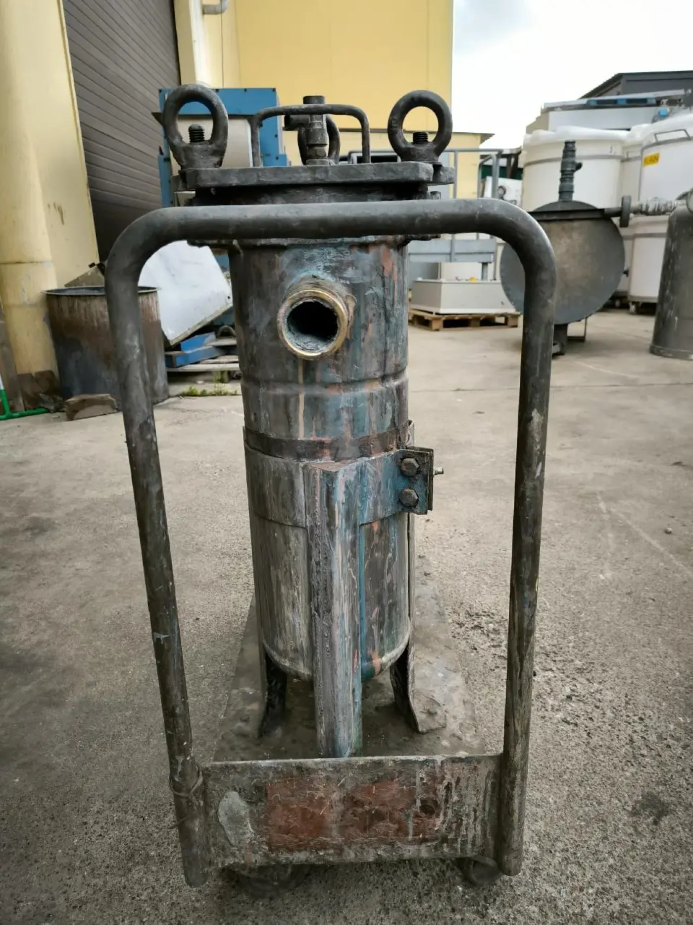 BASKET FILTER WITH PNEUMATIC PUMP BLAGDON - 2