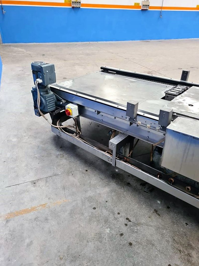 PIATTAFORMA ELEVATORE CARRELLI