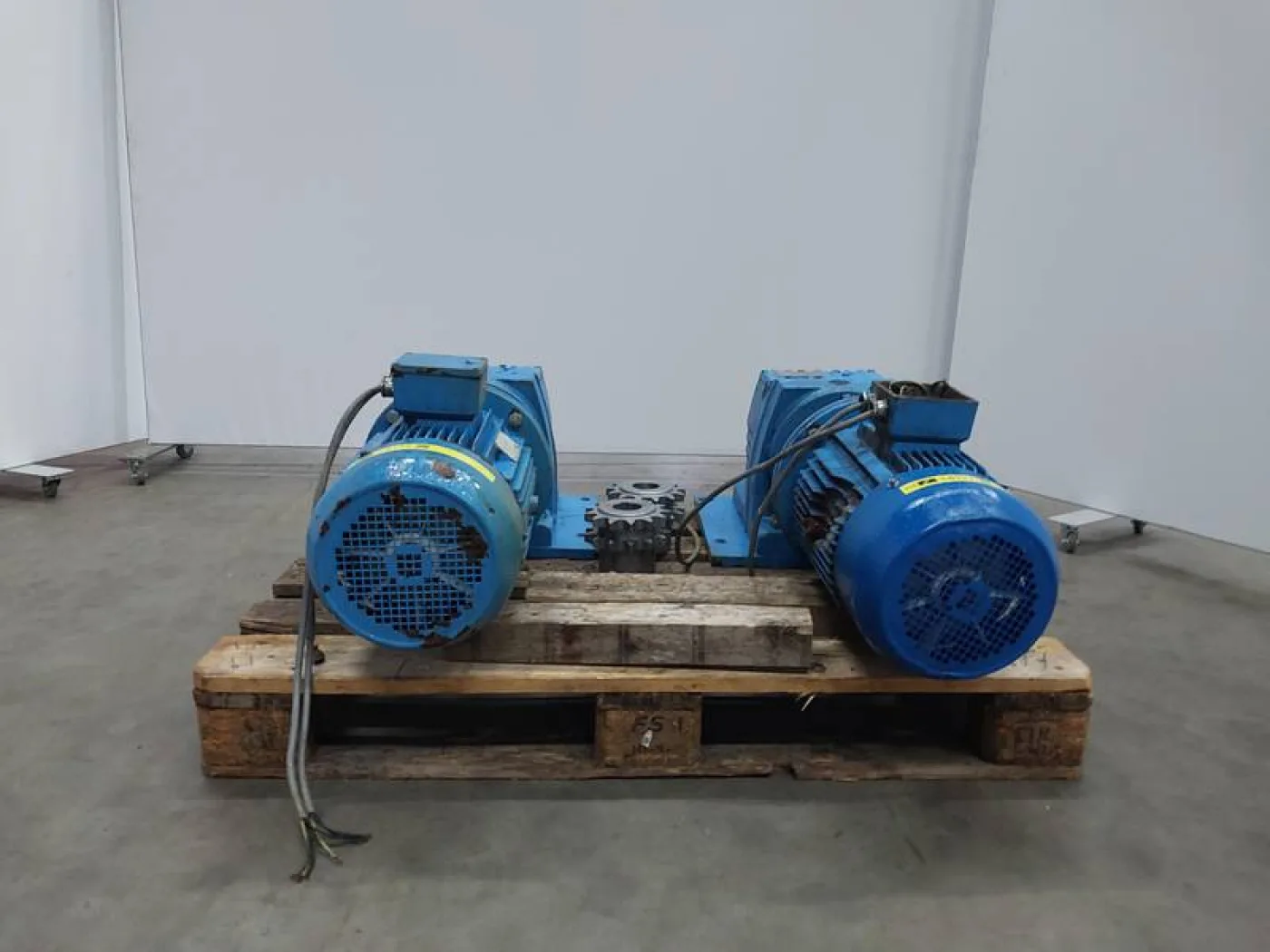 Electric motor with gearbox - 2