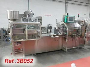 LÍNEA DE BLISTER Y ESTUCHADO CON BLISTER “MARCHESINI” MB-430 PARA FORMADO – LLENADO – SELLADO Y CORTADO DE BLISTERS DE PVC - ALU Y DE ALU - ALU CON CÁMARA DE VISIÓN DE PRESENCIA DE PRODUCTO, TRANSFER POR ROBOCOMBI Y ESTUCHADORA “MARCHESINI” MA-305