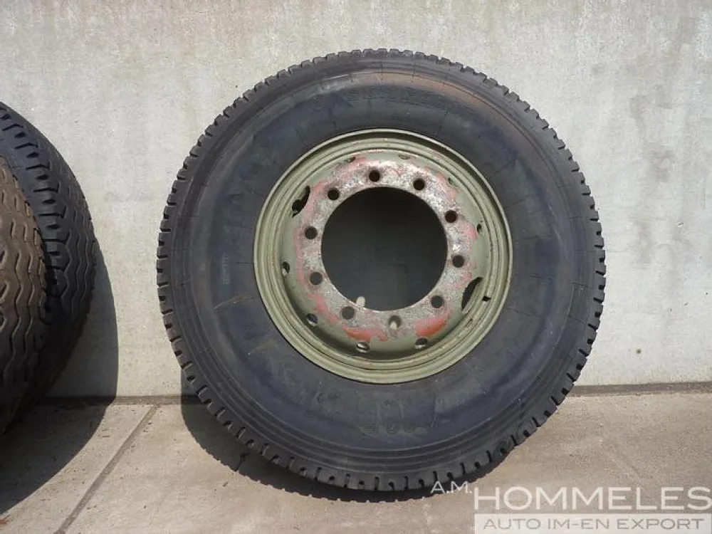 11.00r20 tire