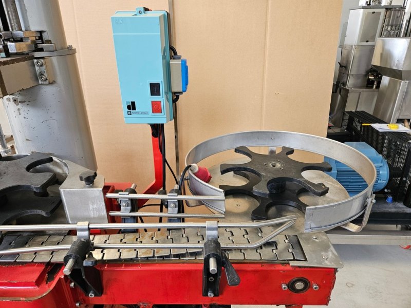 QUAGLIA E GIUSO AUTOMATIC CORKING MACHINE, SINGLE-HEAD FOR MUSHROOM CORK, WITH LIQUEUR DISPENSER, SECOND-HAND MACHINE