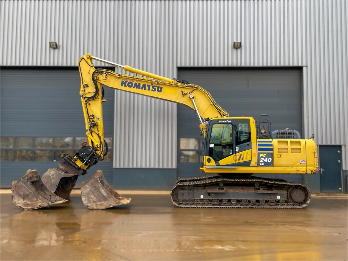 Komatsu PC240LC-10 Engcon and 3 x bucket - 1