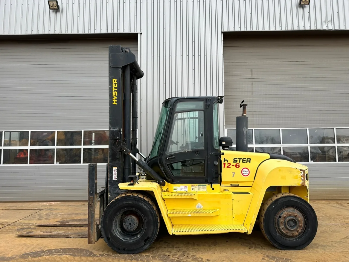 Hyster H12XM-6 - 1