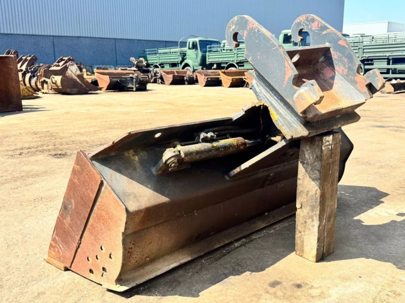 Tiltable ditch cleaning NGT bucket CW40