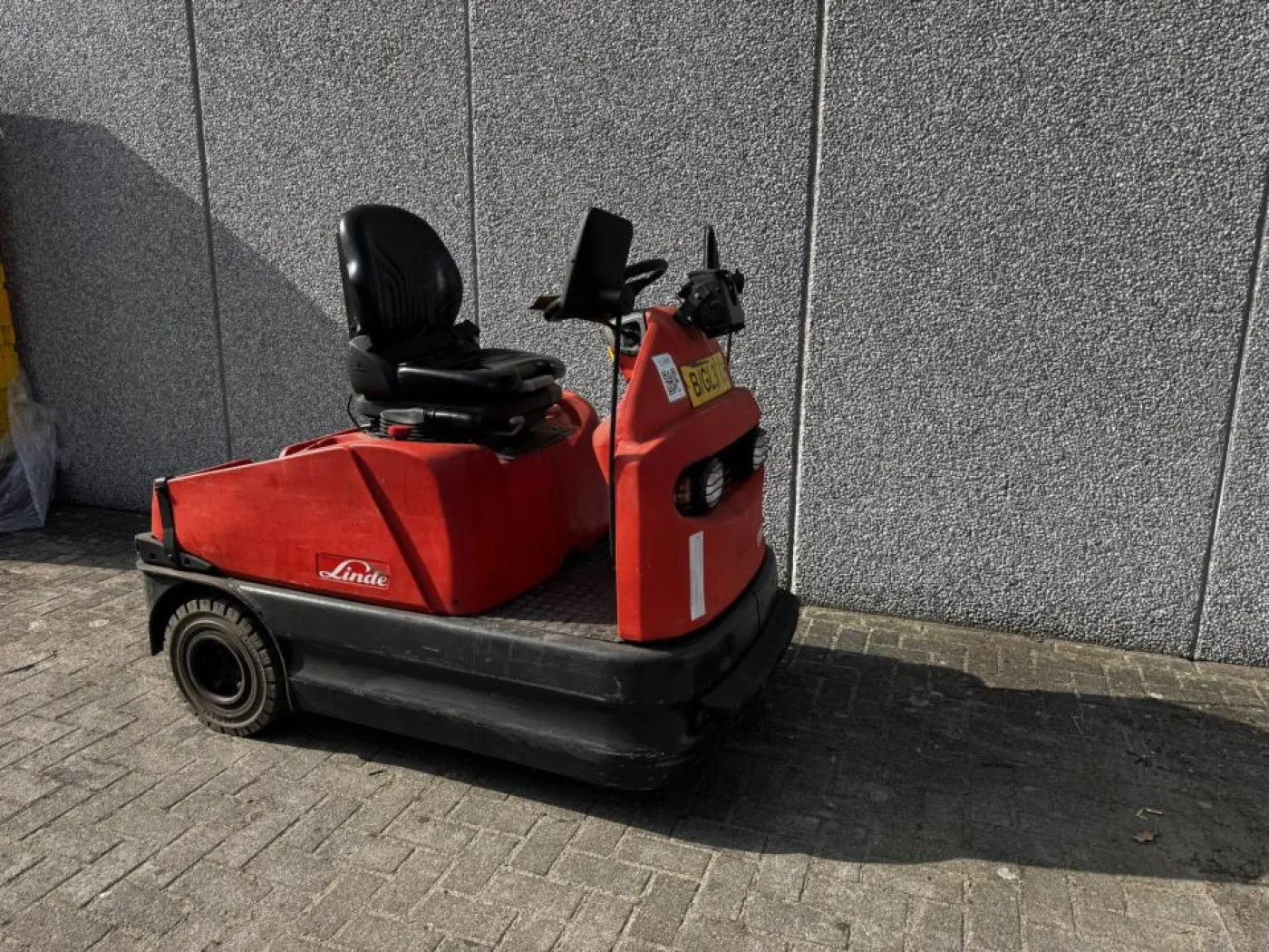 2004 Linde Tow Tractor - 2