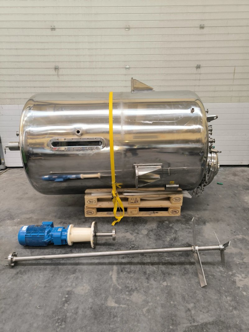 TANK INOXCAL STAINLESS STEEL 2500 LITRES WITH AGITATION