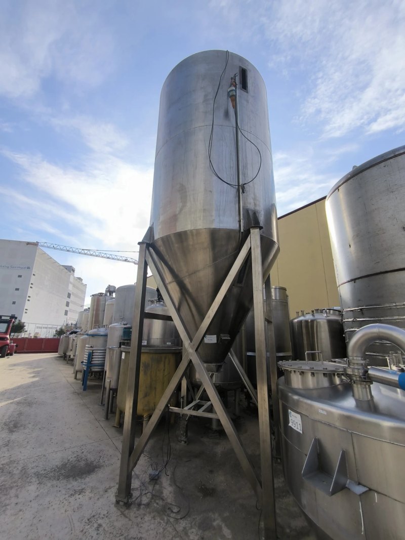 VERTICAL STAINLESS STEEL SOLIDS TANK 11,000 LITRES WITH LOAD CELLS