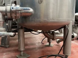 USED 175 LITER STAINLESS STEEL TANK