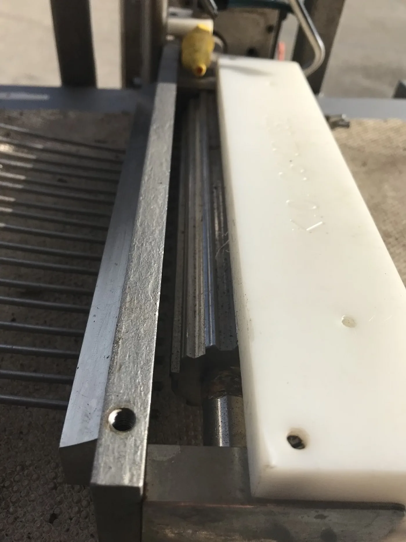 Kaj Olesen Single Lane Pinbone Remover - 3