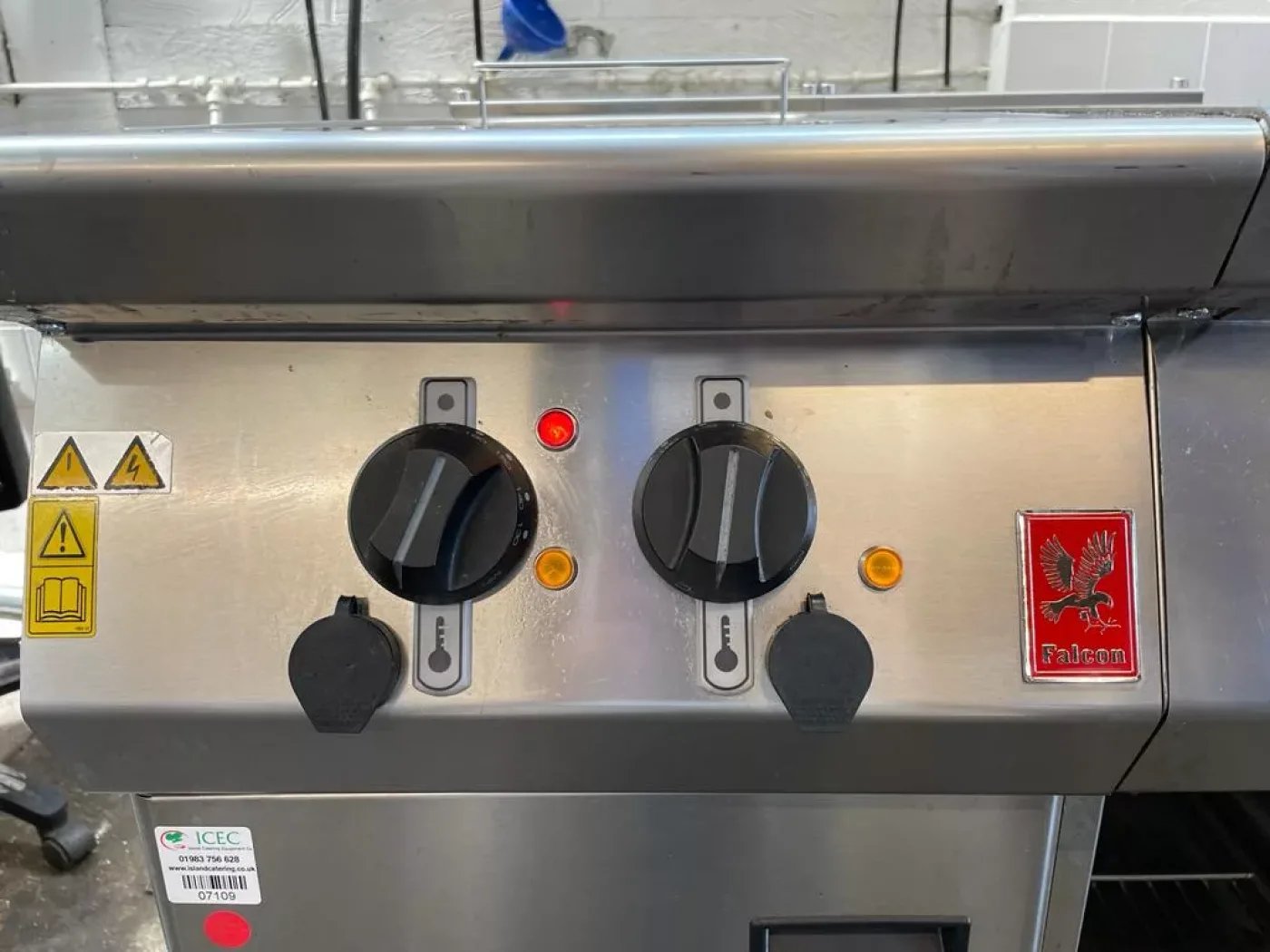 Falcon E9342B2 Twin Tank Electric Fryer with Free N941 Open Cabinet - islandcatering - 3