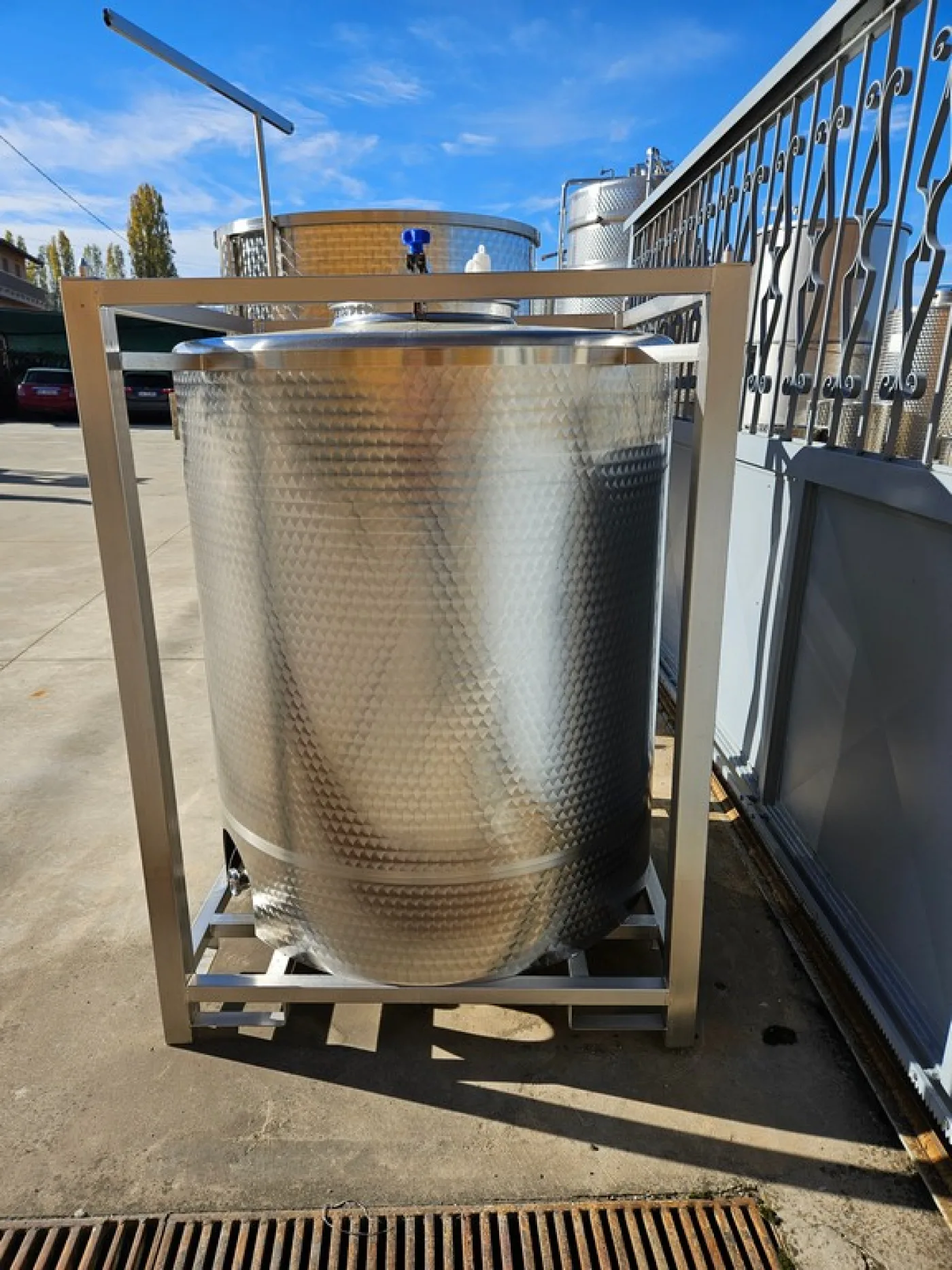 STAINLESS STEEL FORK-LIFTABLE/STACKABLE TANK, CAPACITY 1000 LITERS ABOUT, NEW EQUIPMENT - 7