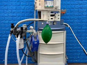Dräger Fabius Tiro YOM: 2011 Include GE B650 Patient Monitor YOM: 2013 With SPO2 & ECG Cables