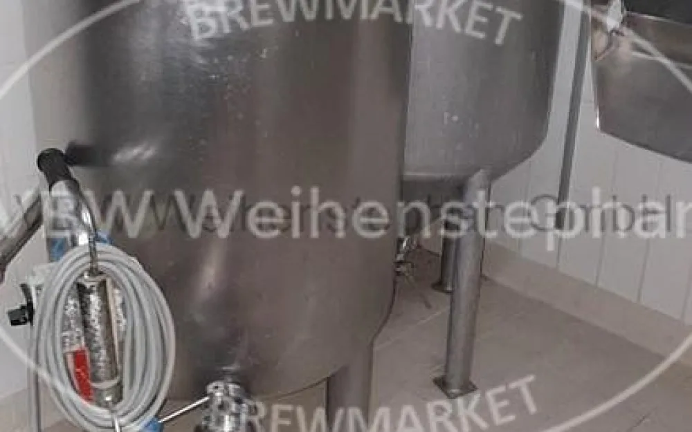 open stainless steel vessel