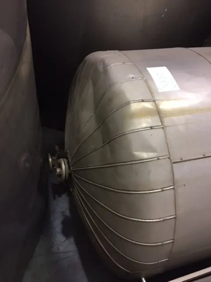 USED STAINLESS STEEL TANK 3000 LITERS