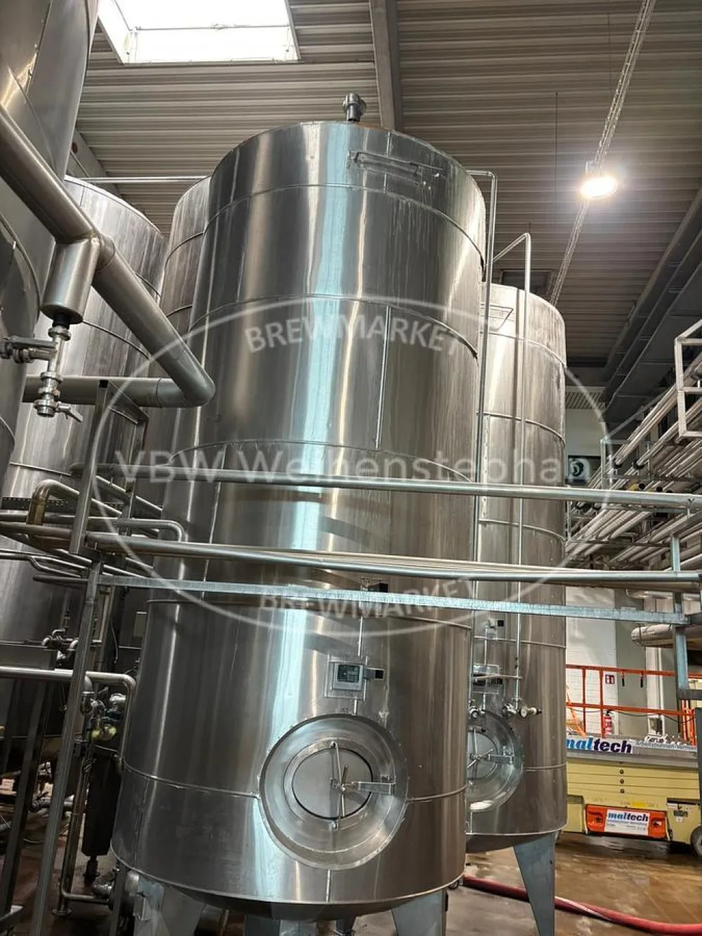 Filtration outlet buffer tank