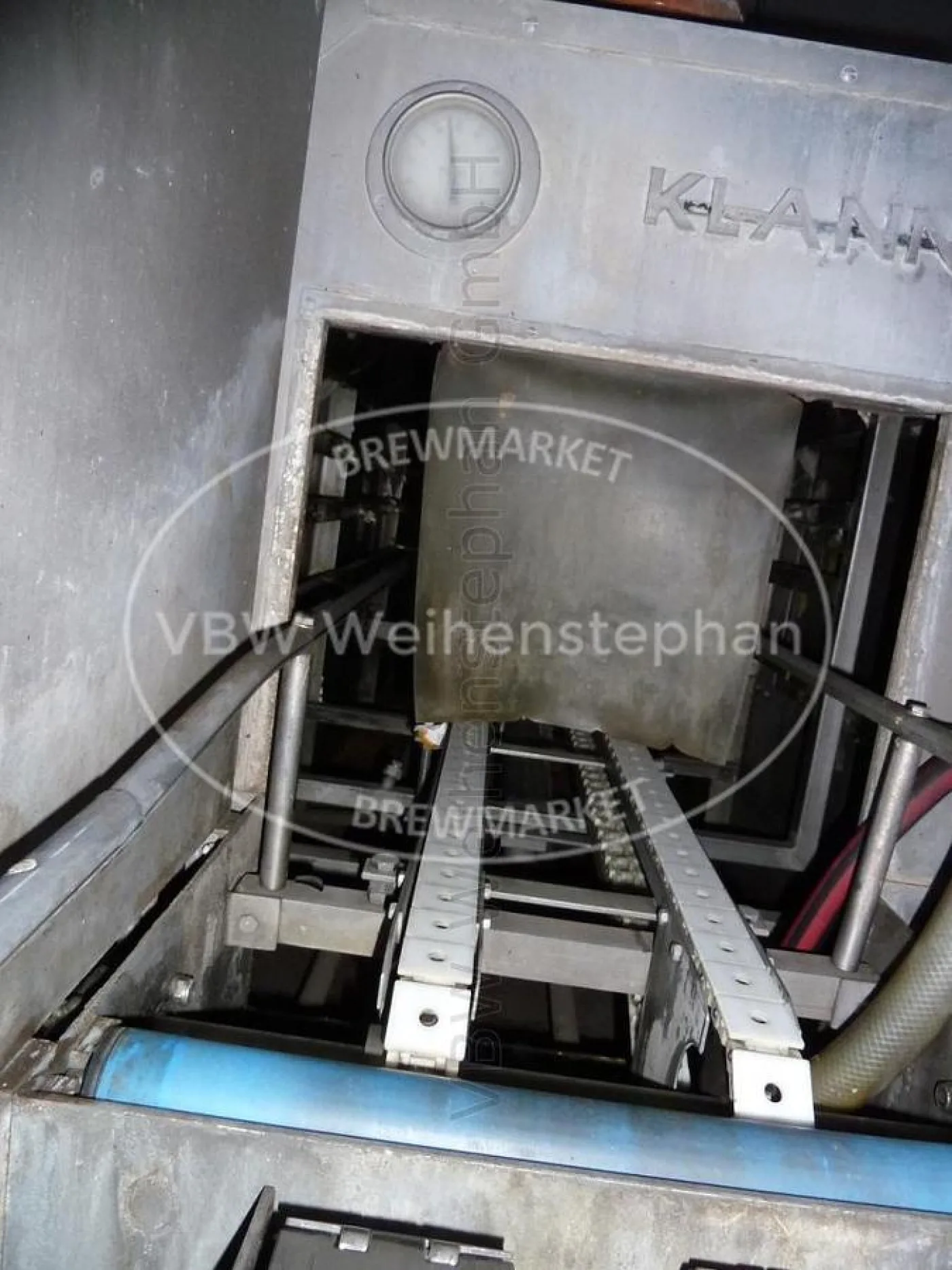 Crate washer - 3