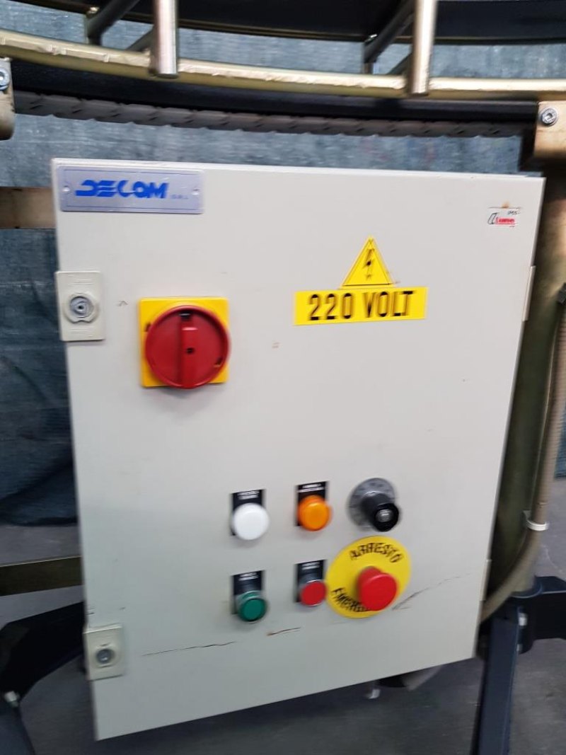 NASTRO TRASPORTATORE CURVO A TAPPARELLE MOTORIZZATO CON VARIATORE DI VELOCITA’