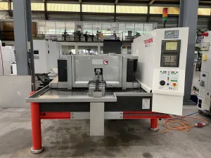 RECTIFIEUSE CENTERLESS “TSCHUDIN” ECOLINE 400 CNC contrôle Fanuc 21i-MB unité de dressage Dr. Kaiser, Révision par Tschudin Suisse en 2017 Year 2006