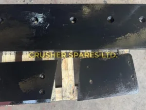 H2480000 | Feeder Outlet Wear Plate | Extec® / Sandvik® |
