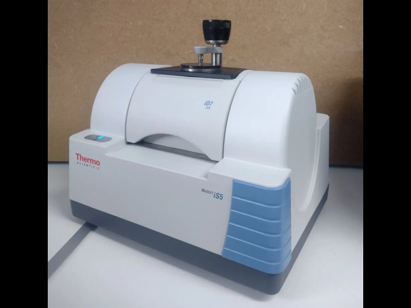 Thermo Nicolet IS5 FTIR with iD7 ATR