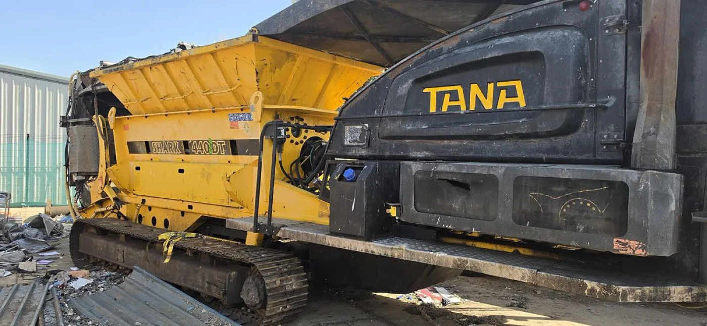 2015 TANA Shark 440DT Eco Slow-Speed Shredder - 1