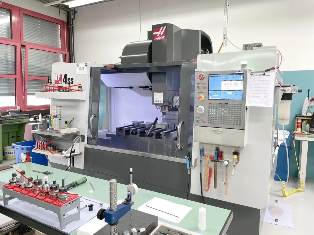 022056 - HAAS VF-4 SS