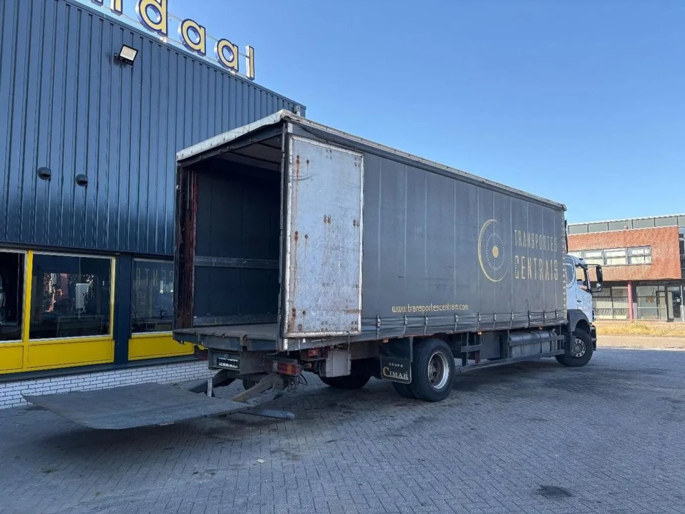Mercedes-Benz Axor 1833 + MANUAL + SLEEPCAB + LOADLIFT + 18T - 3