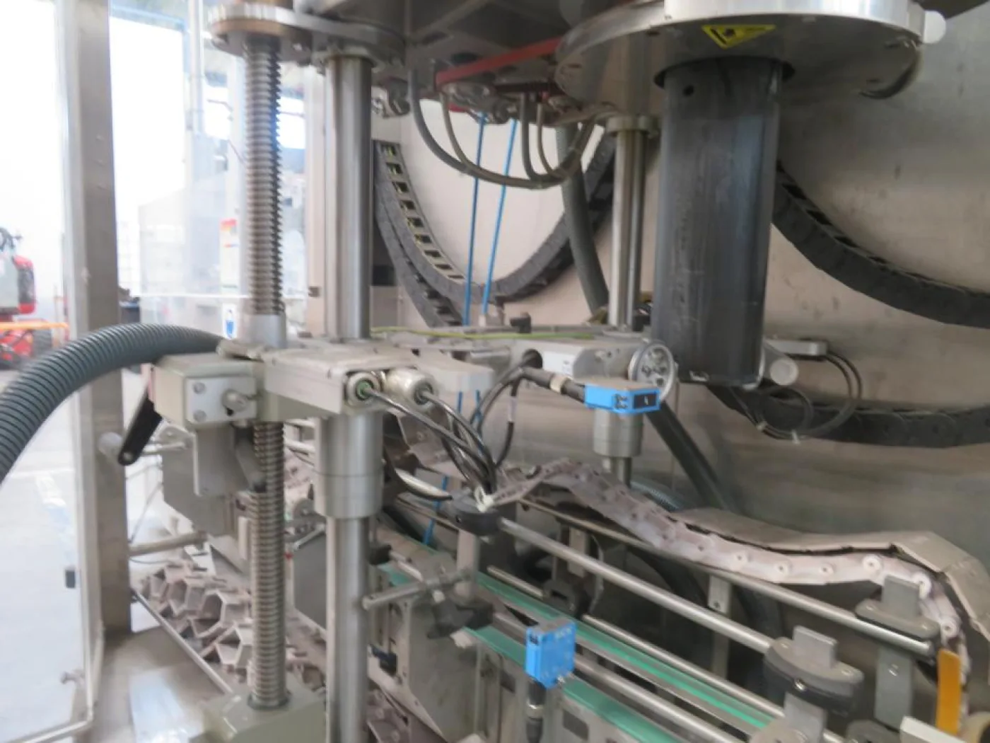 2014 Fuji Seal Europe BV Fuji Seal Europe BV Fuji Seal 410 Shrink Sleeve Machine - Flasche Sleever Line - 7