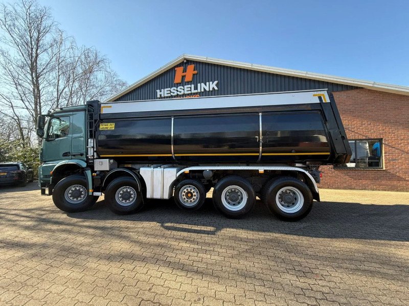 Mercedes-Benz Arocs 10x8 Insulated Dump Truck 310,768 KM NL Truck - APK 11-2026
