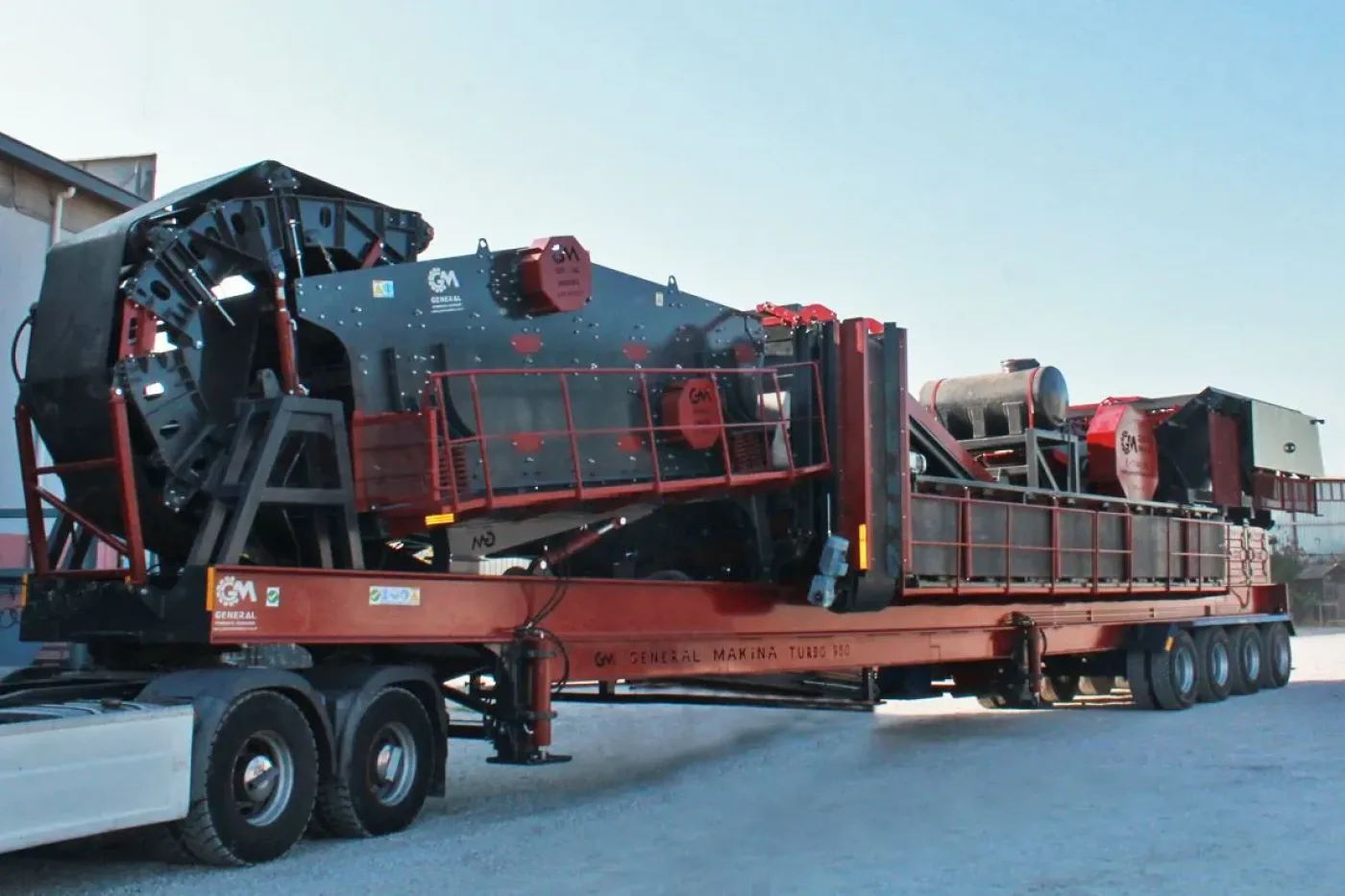 General 950 — Mobile Jaw + Impact Crushing & Screening Plant - 2