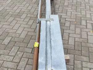 Conveyer lift bleeding cattle