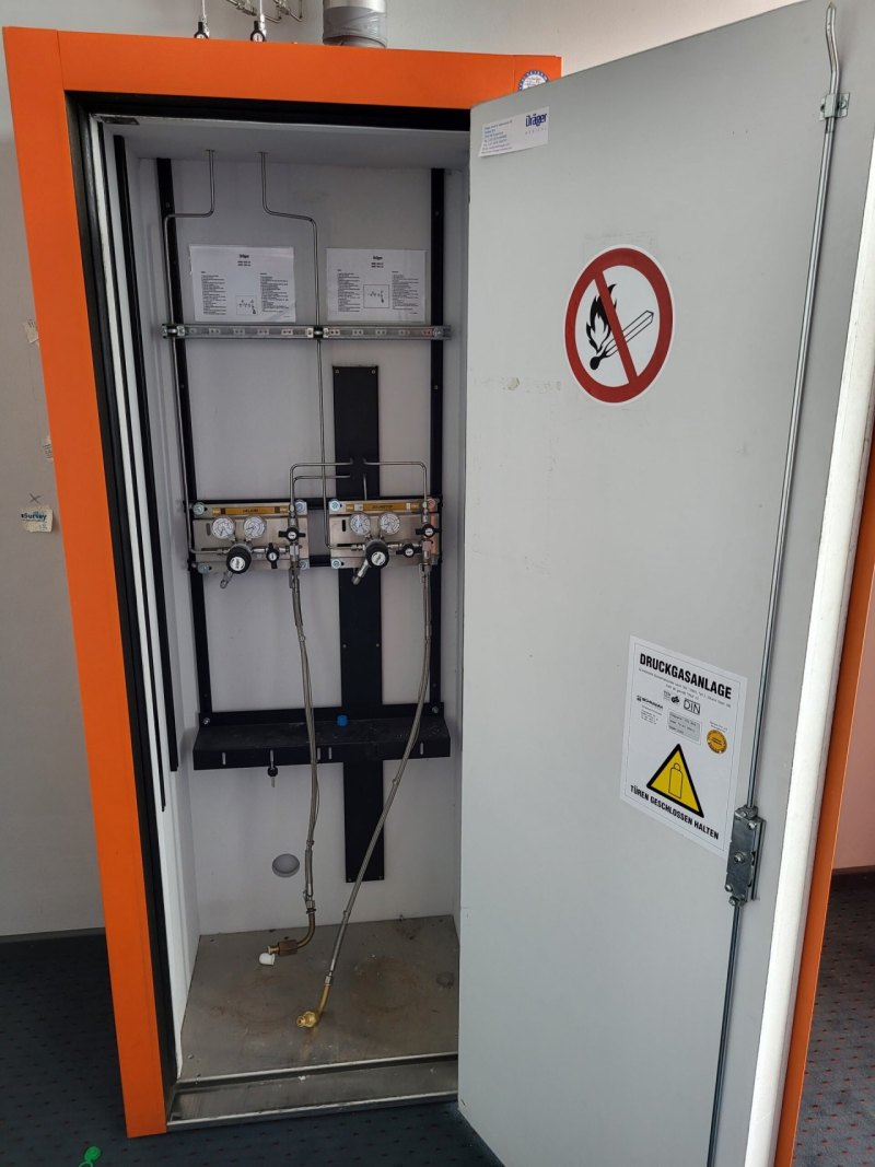 1946 - Used Schramm safety cabinet for compressed gas cylinders