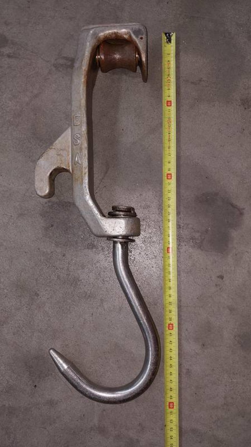 Cattle hooks